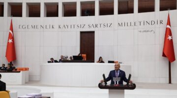 Türkiye Cumhuriyeti devletini bir terör örgütüyle eşitleyenleri yüce Türk milletinin vicdanına bırakıyorum dedi.